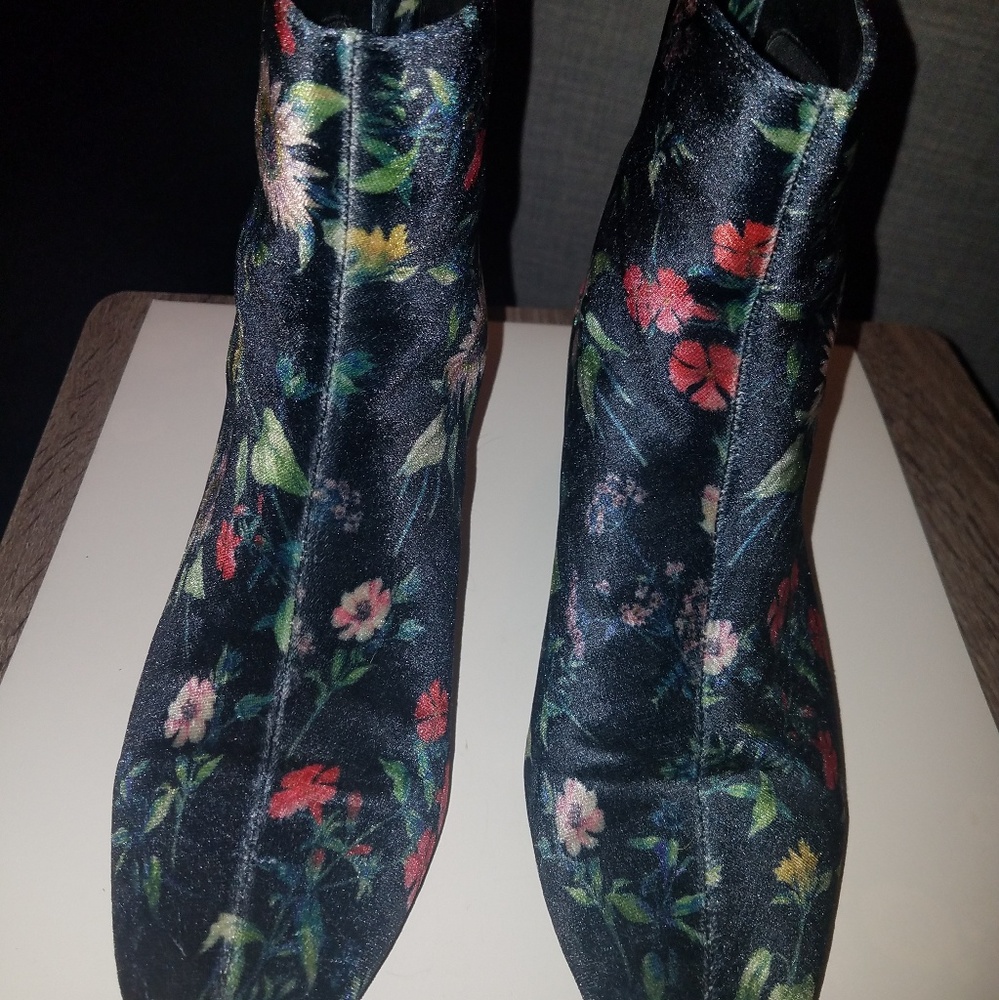 Black velvet flower patterned booties